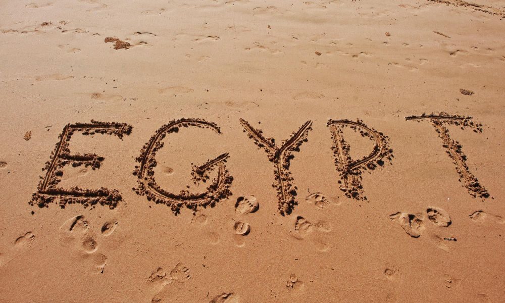 nápis Egypt v piesku