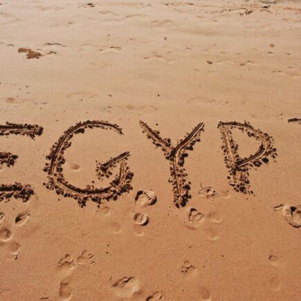 nápis Egypt v piesku